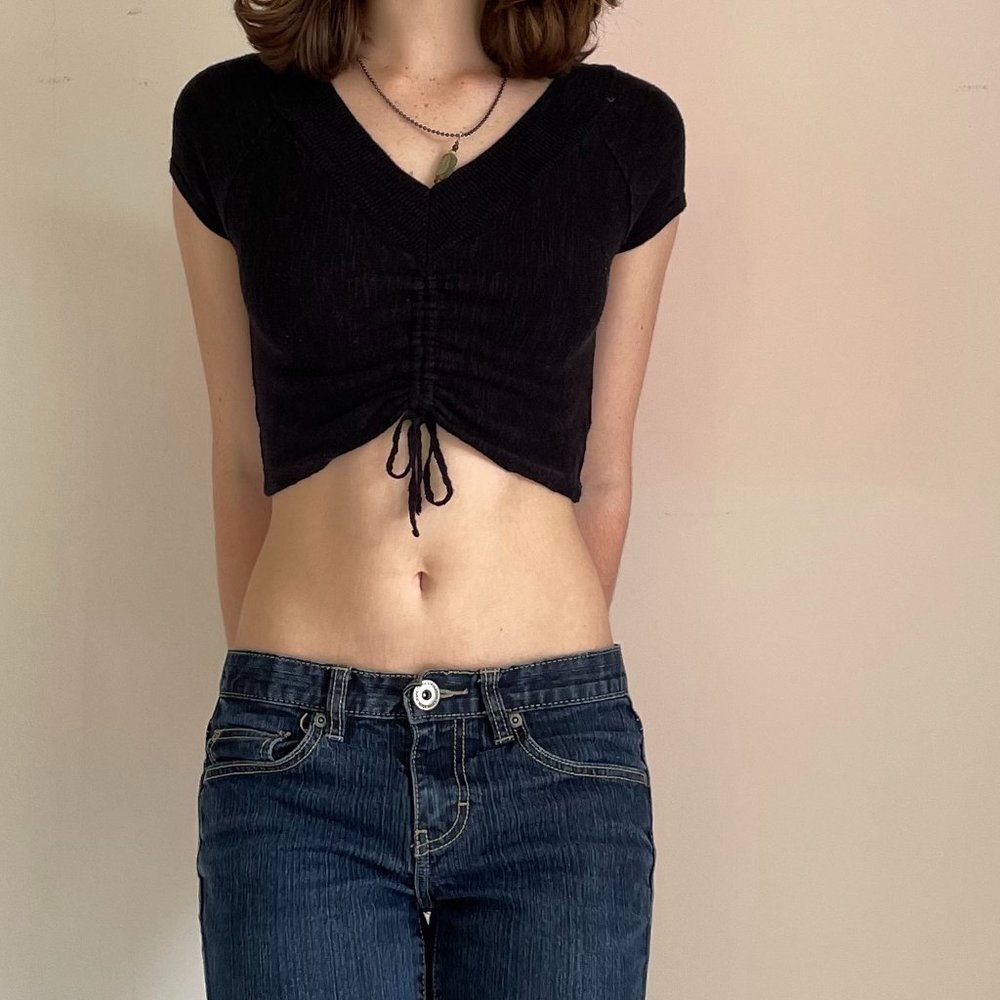 Black short sleeve crop top